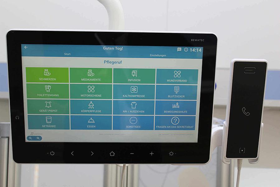 Auf der INSPIRE Living Lab Station ist die App auf dem ConnectedCare Patienten Tablet installiert. Hier zu sehen ist das Menü des Patienten ServiceCalls. 